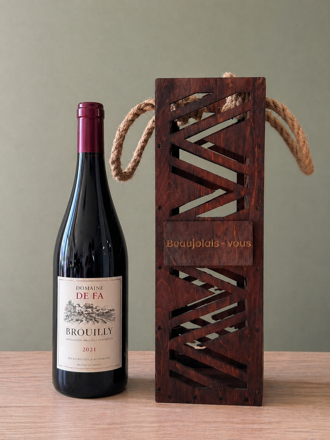 Coffret bouteille vin bois avec anses en corde pour offrir une bouteille