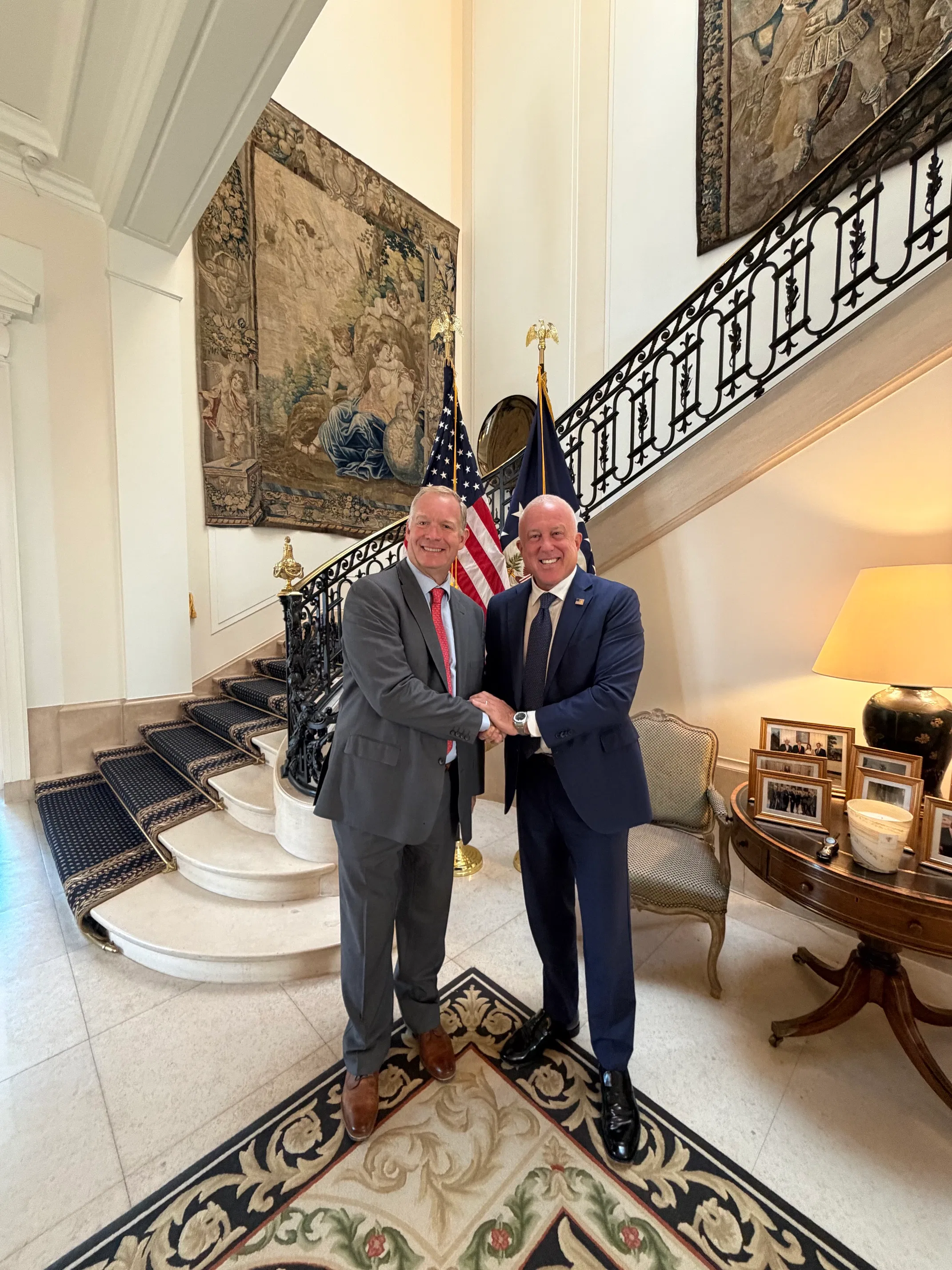 Amerikaanse ambassadeur bedankt 2 Stream voor Freedom 250 in Brussel