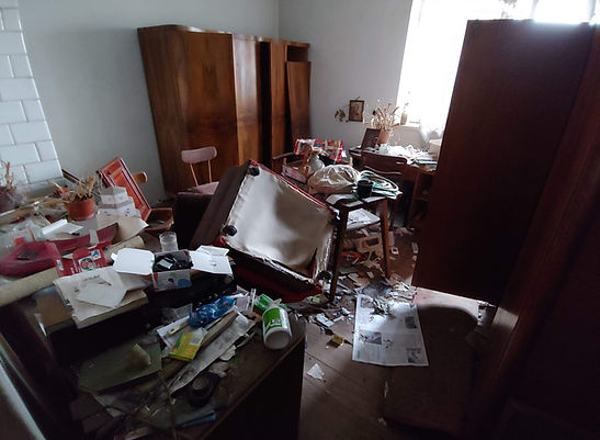 Opróżnianie mieszkania z odpadów i śmieci.