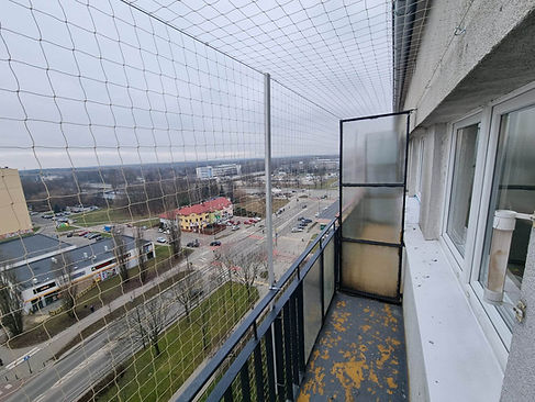 montaż siatki na balkon