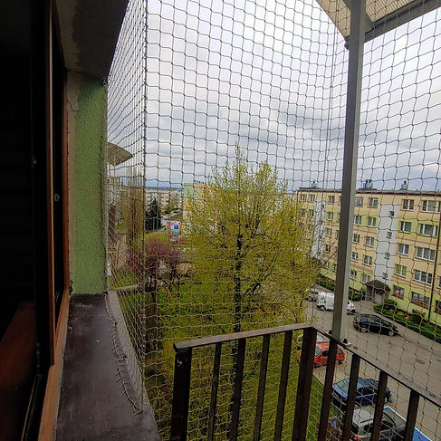 montaż siatki na balkon