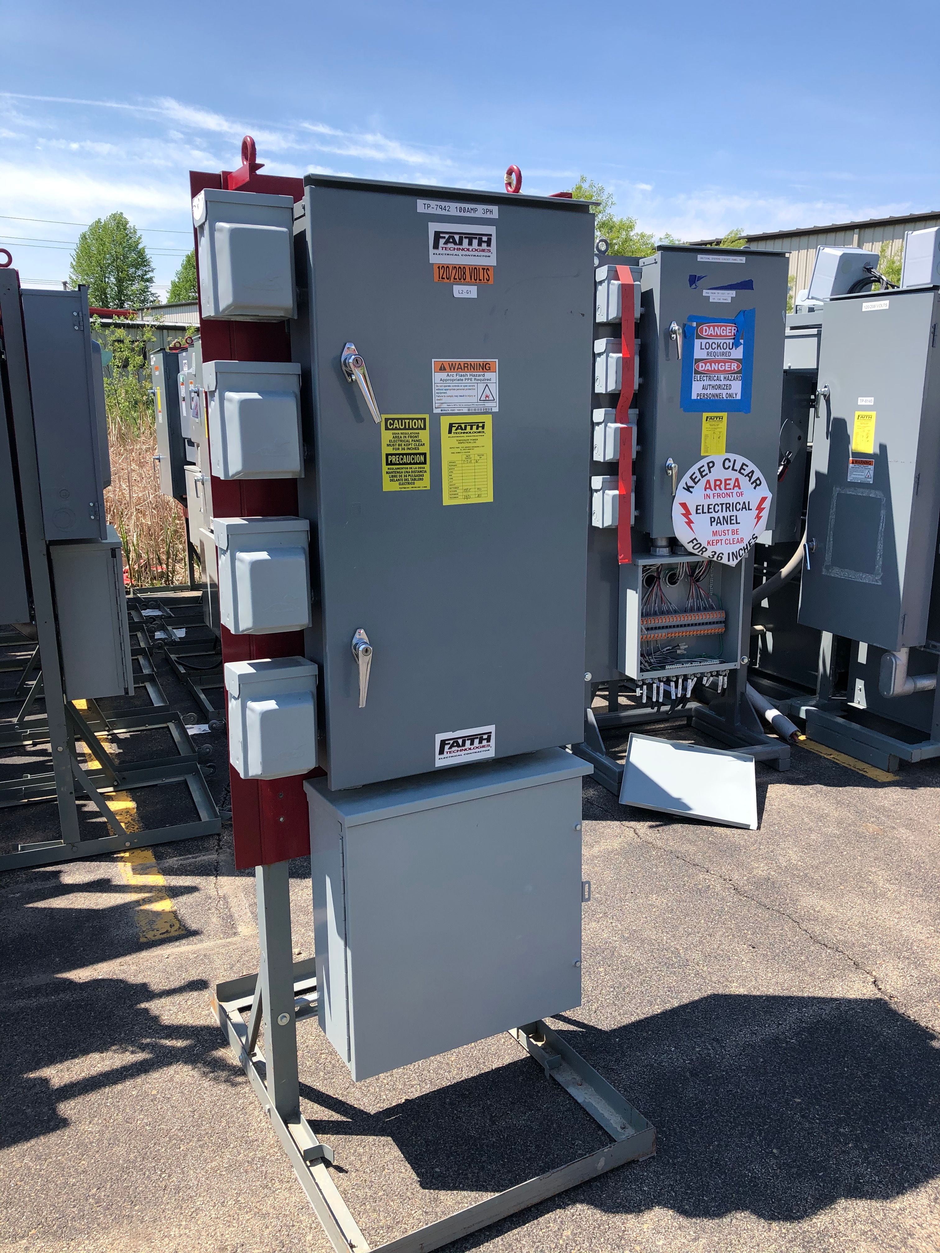 Square D outdoor power distribution panel QO breakers