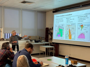 François Robert a donné une conférence intitulée : L’or des ceintures de roches vertes : contrôles et exploration.