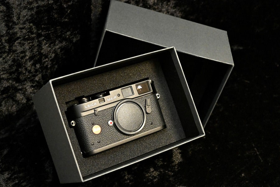 Miniaturbild: Leica　M4-P　カスタムオーダーエコノミーOH＆バックドア―ブラック塗装
