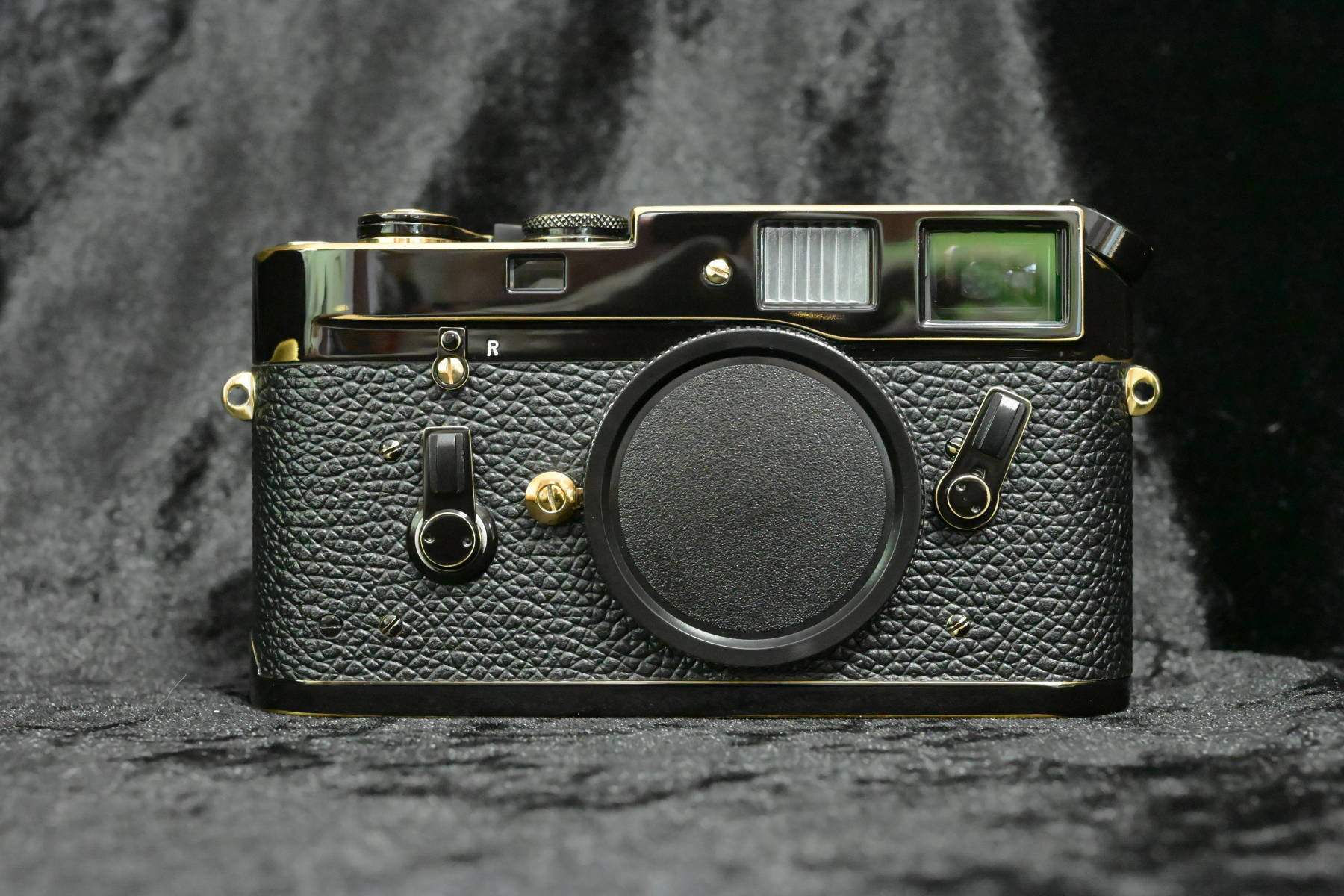 Leica M4 カスタムオーダー 超光沢ピアノブラックウェザリング仕上げ フルレストアサービス