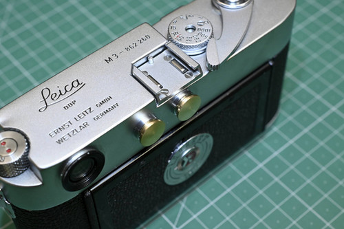 Leica M1/M2/M3用 フラッシュシンクロソケット防塵キャップ真鍮製2個