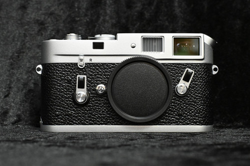 Leica M4 カスタムオーダーフルレストアクロームシルバーXブラック
