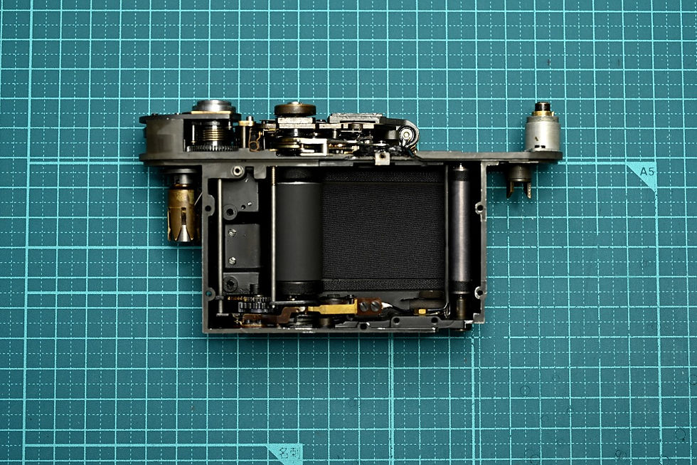 サムネイル： Leica　M３　DS　オーバーホール/整備済/Repaint/Restore品「Silky black Weathering finish X Gold」