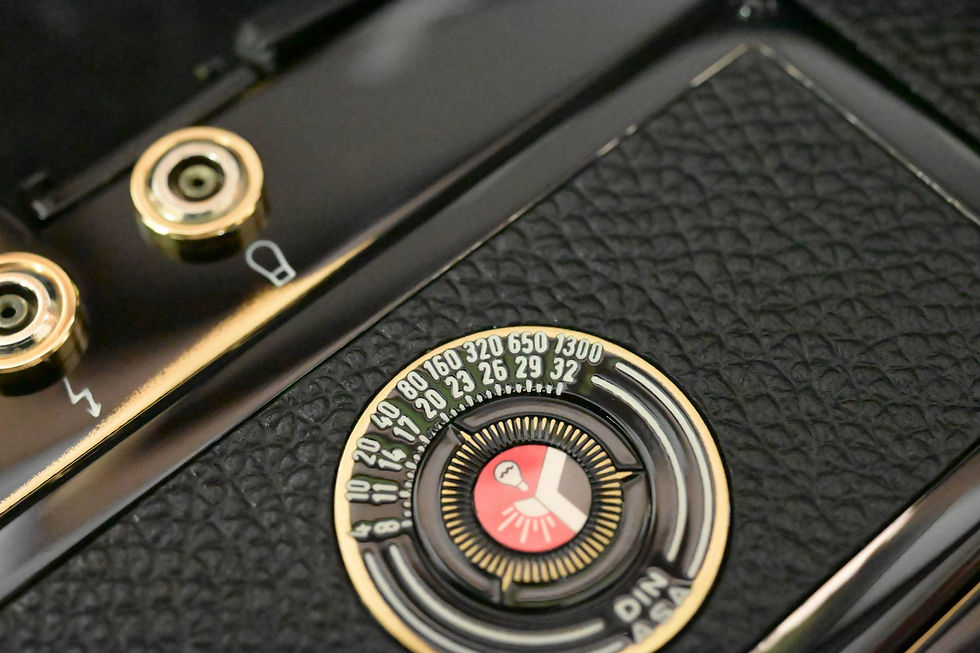 Thumbnail: Leica　M4　カスタムオーダー　超光沢ピアノブラックウェザリング仕上げ　フルレストアサービス