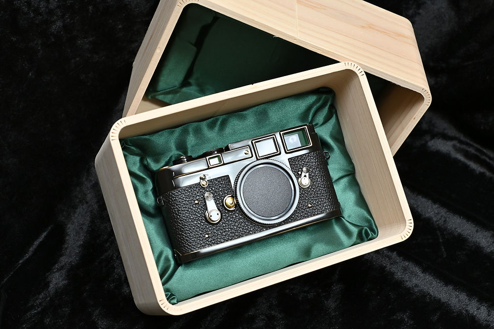 Miniaturbild: Leica M3 Third type Restored products / Ultra-gloss piano black weathered finish