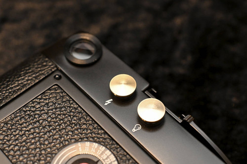 Leica M1/M2/M3用 フラッシュシンクロソケット防塵キャップ真鍮製2個