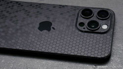 9skin iPhone 15 Pro Honeycomb 04.jpg
