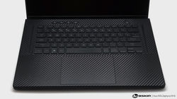 9skin Asus ROG Zephyrus M16 Black Carbon 05.jpg