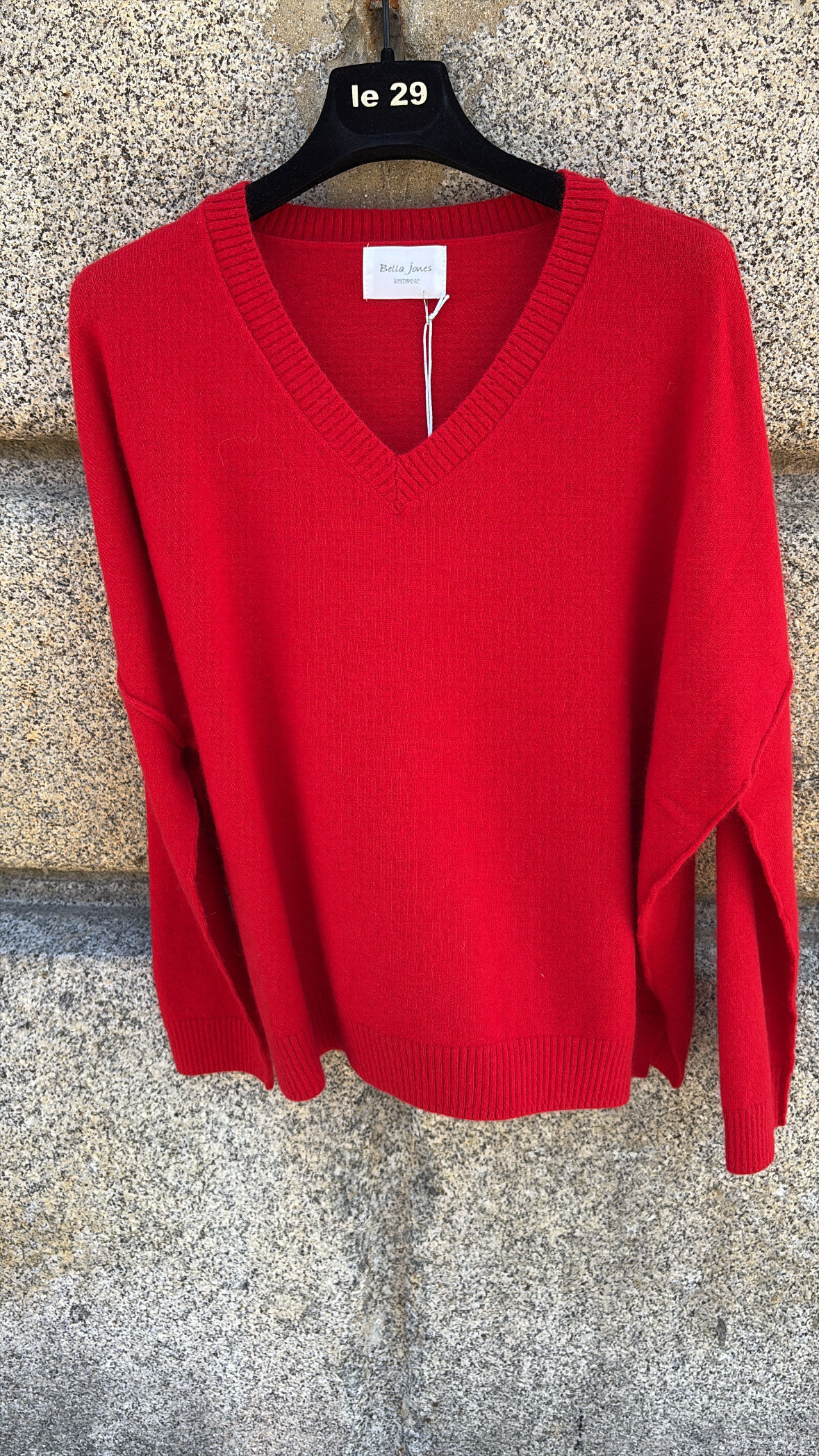 BELLA JONES • Pull 