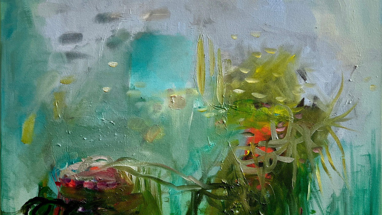 Ölgemälde Sinja Fi Nodas (2025) von Nicola Barth, zeitgenössische Künstlerin aus Deutschland. In schimmernden Grün-, Türkis- und Rosatönen entfaltet sich eine abstrakte Komposition voller Bewegung und Tiefe. Das Werk steht für Transformation, Metamorphose und das unsichtbare Zusammenspiel zwischen Energie, Raum und Wahrnehmung – charakteristisch für Barths zeitgenössische Malerei zwischen Sichtbarem und Unsichtbarem.