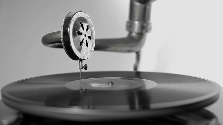 vintage-gramophone-bw_n1c2iojm__F0000.pn