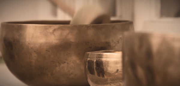 Tibetische Klangschalen als Symbol für Energiebalance