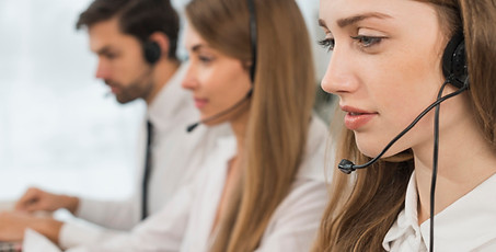 pessoas-trabalhando-em-call-center_23-21