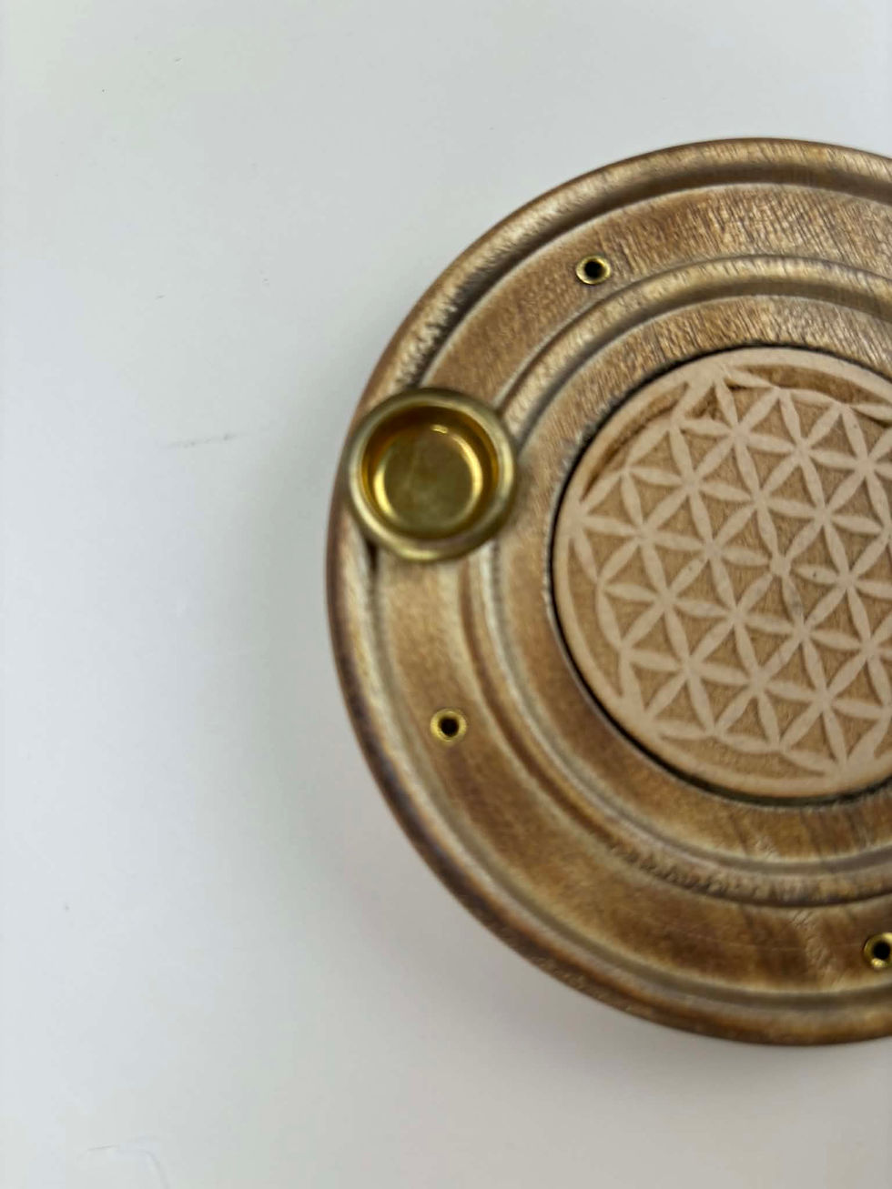 Miniature : Porte encens avec motif fleur de vie en vue rapproché