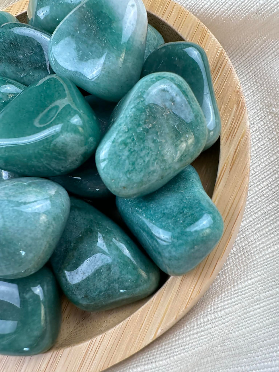 Miniature : Pierres roulées en aventurine verte aux reflets doux