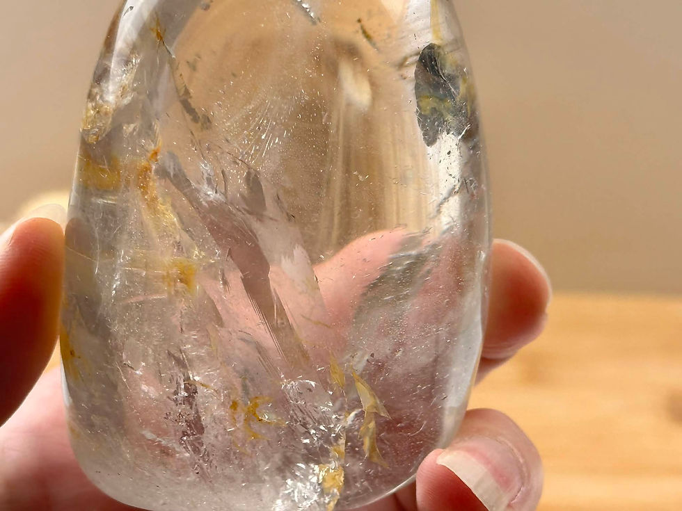 Miniature : cristal de roche inclusions dorées forme libre pièce unique 303g