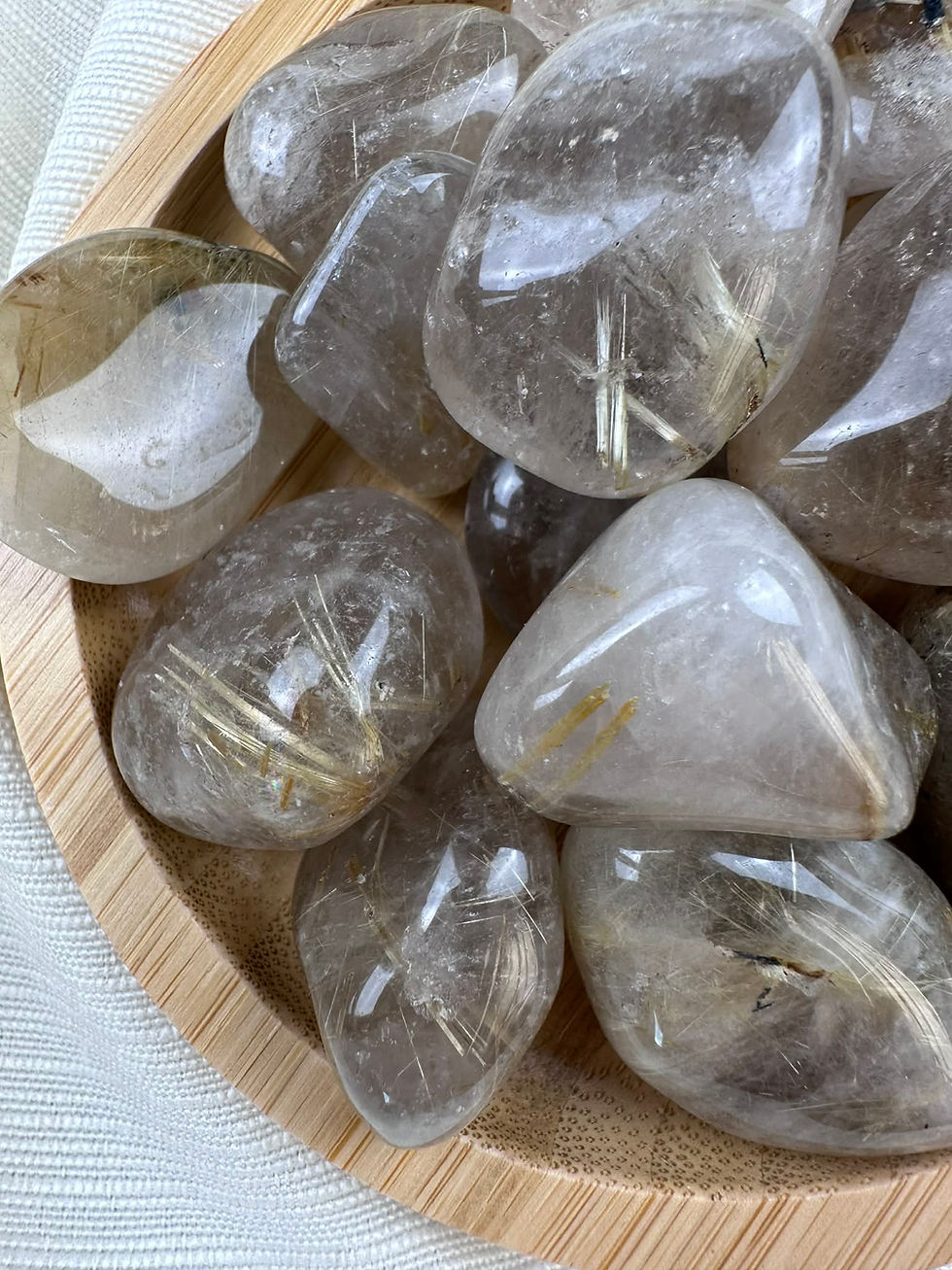 Miniature : Pierres roulées en quartz rutile naturel avec inclusions dorées