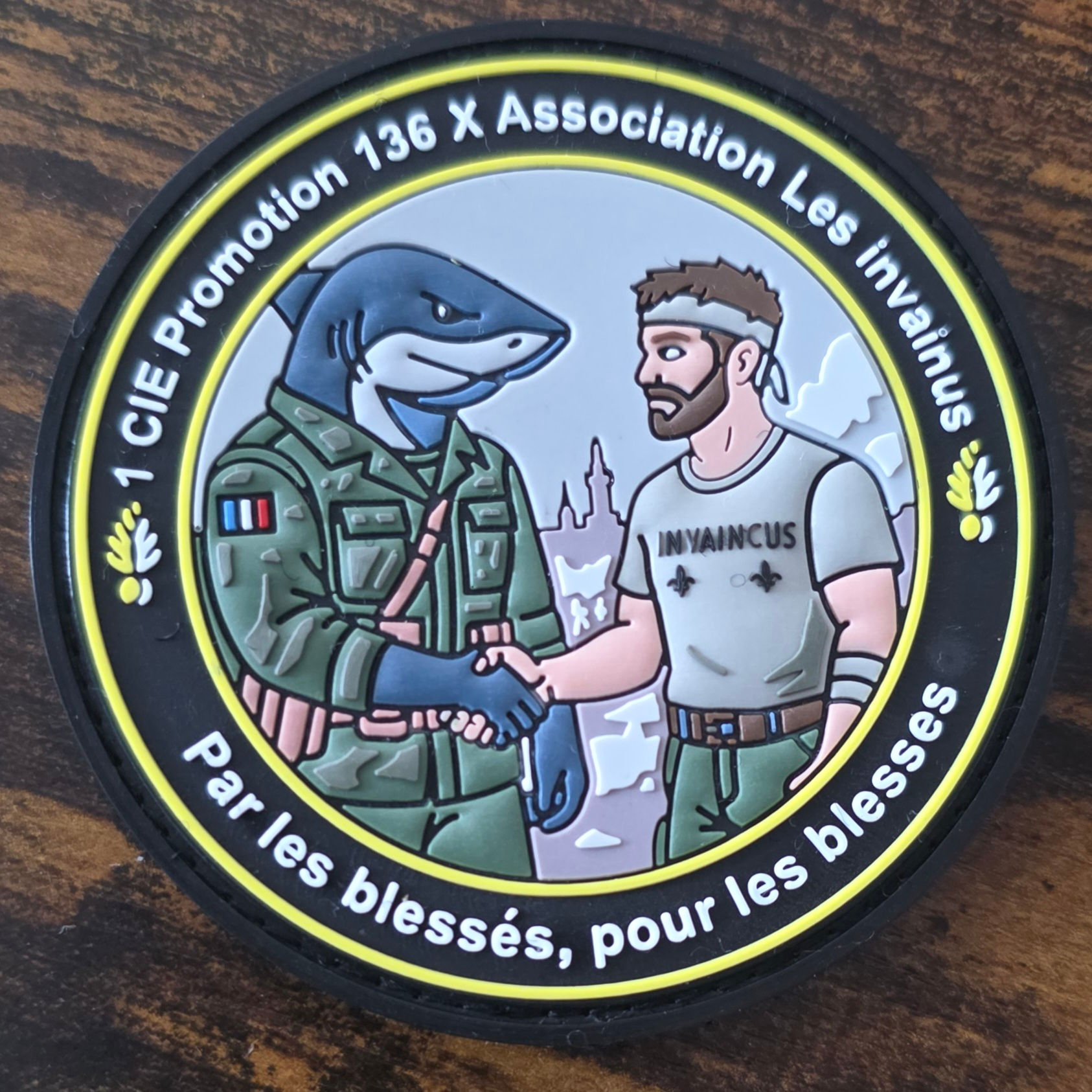 Rondache Les InvaincuS et "Les Requins de la 1"