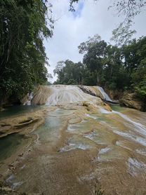 Petit groupe en excursion baignade aux cascades Roberto Barrios avec Mexique Authentique