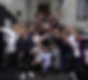 Groupe de personnes devant un bâtiment, enthousiastes, participant à un événement de réseautage du One Planet Lab et ses partenaires
