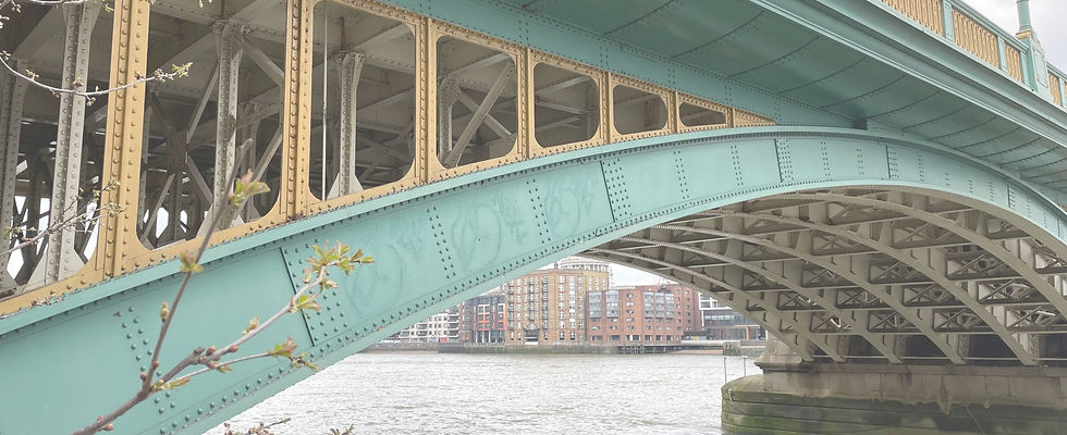 Brücke_London_edited.jpg