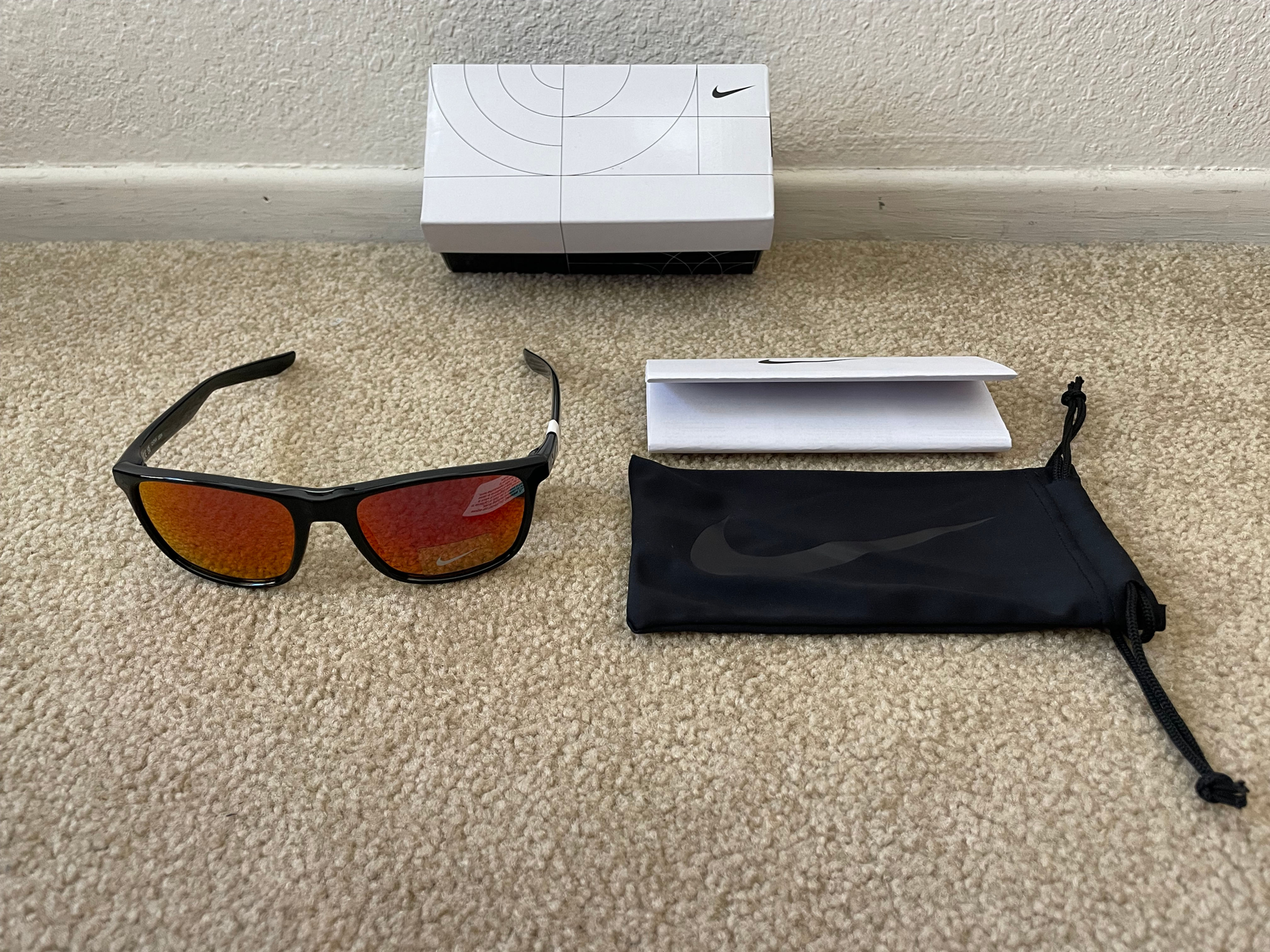 NIKE ESSENTIAL ENDEAVOR FQ4764-010 NIKE MAX OPTICS RED MIRROR LENS BLACK FRAME