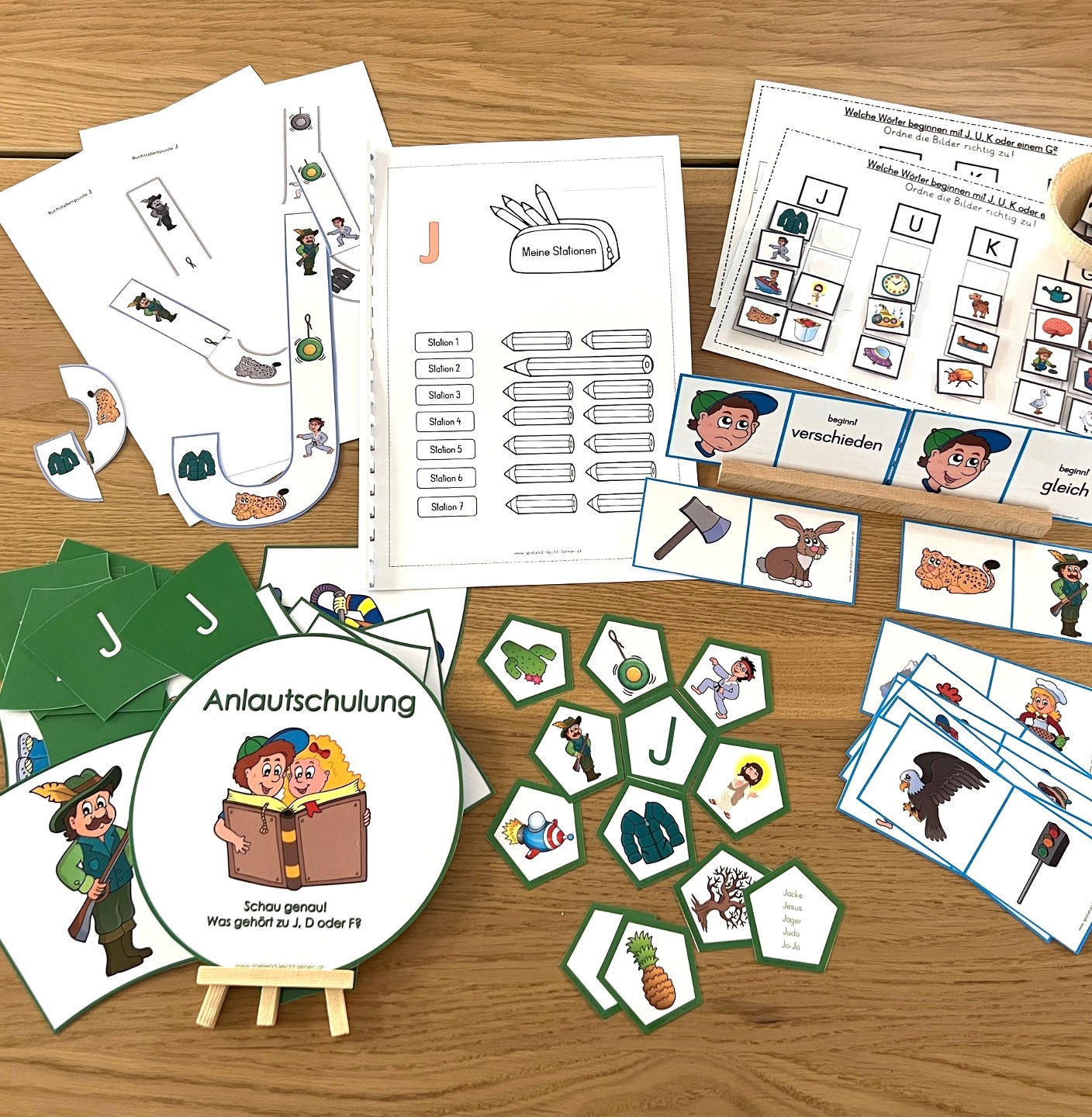 Buchstaben Stationsbetrieb Großbuchstabentraining zum J
