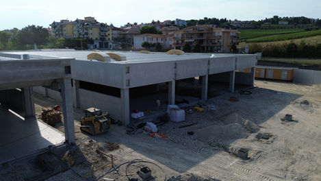 Montaggio struttura in cemento armato prefabbricato