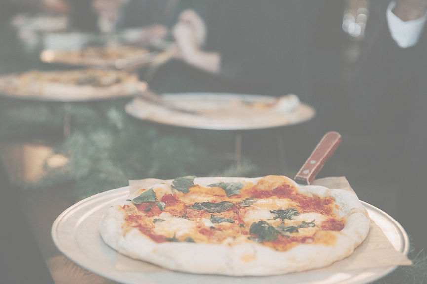 cohost catering a wedding with pie tap pizza at la cour in mckinney, tx