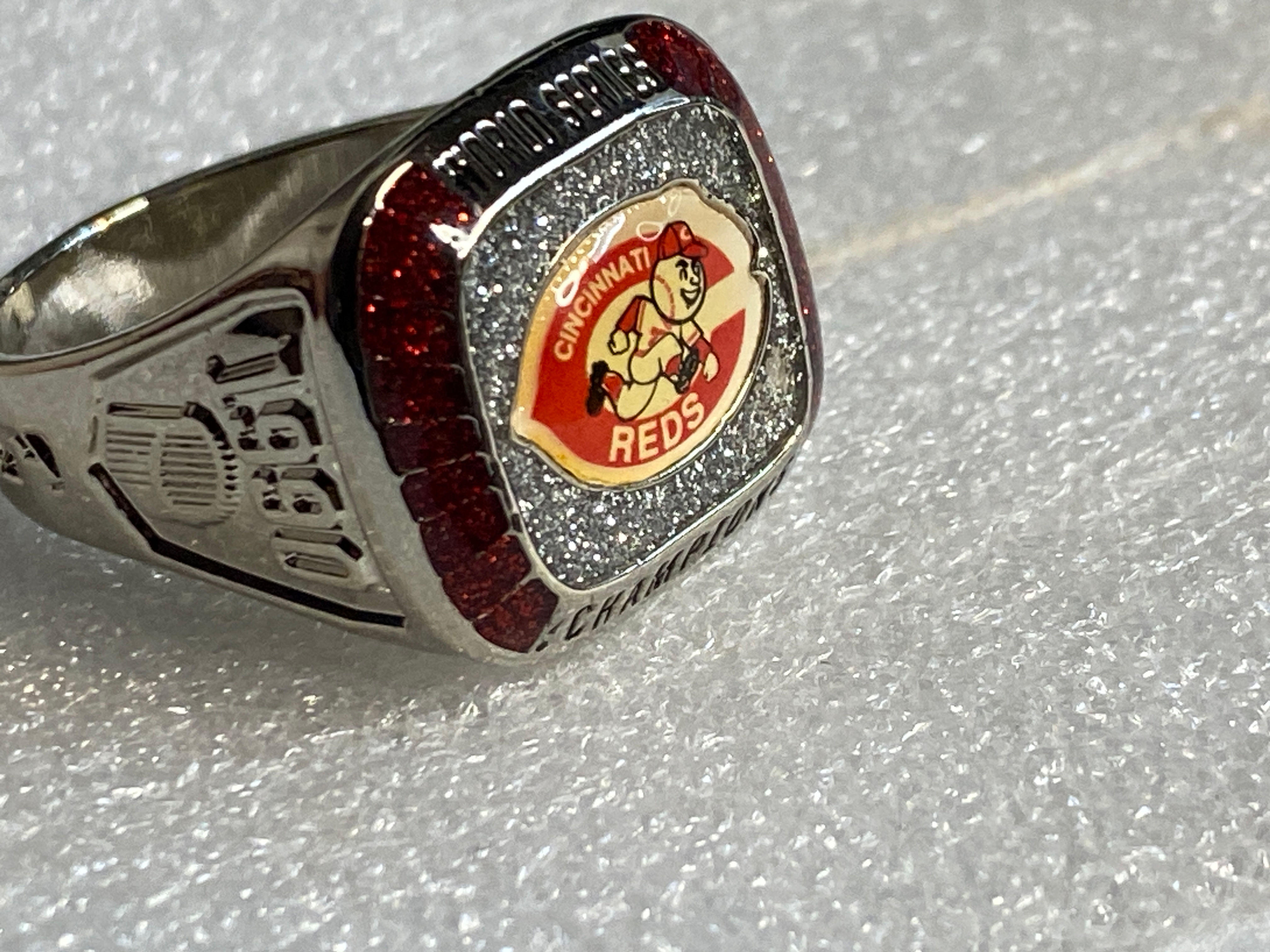 Cincinnati Reds 1990 World Series Champions Ring Silver-Tone Men’s Collectible