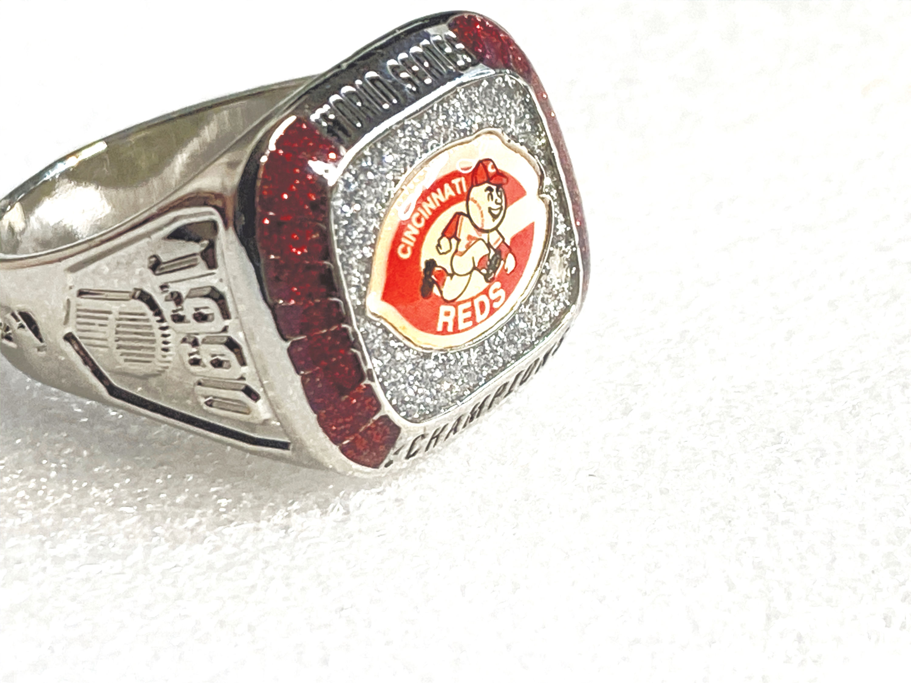 Cincinnati Reds 1990 World Series Champions Ring  Silver-Tone Men’s Collectible
