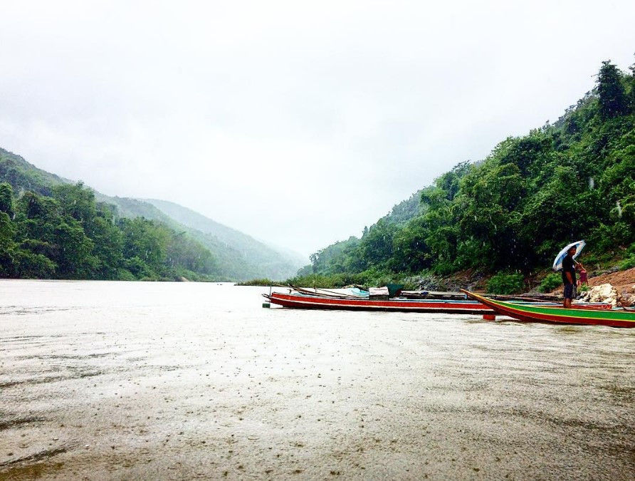muang khuoa boats