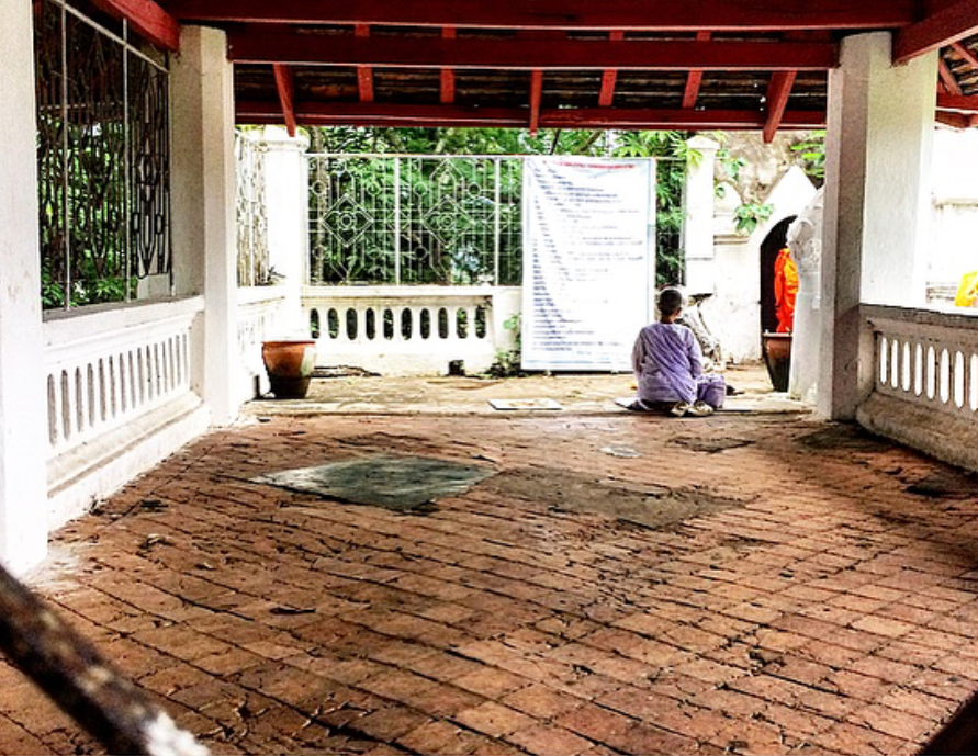 phou si monks