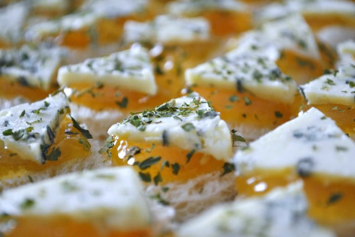 Gorgonzola com damasco