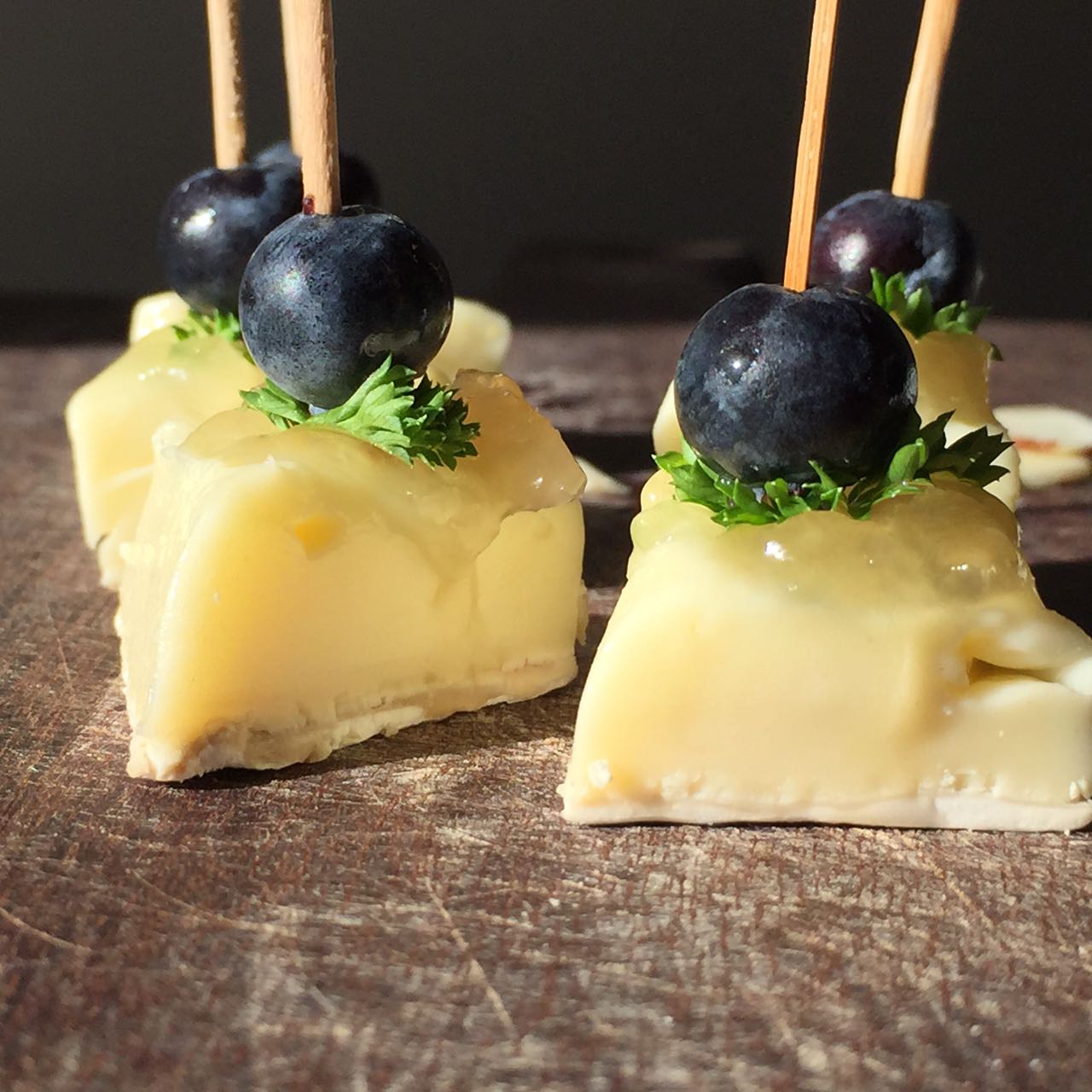 Stick de brie com blueberry