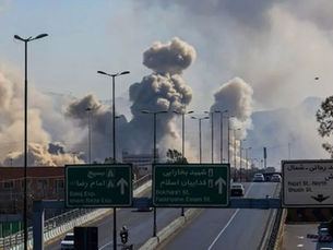 أسواق النقد الإيرانية تمتص الصدمة الأولى للعدوان 