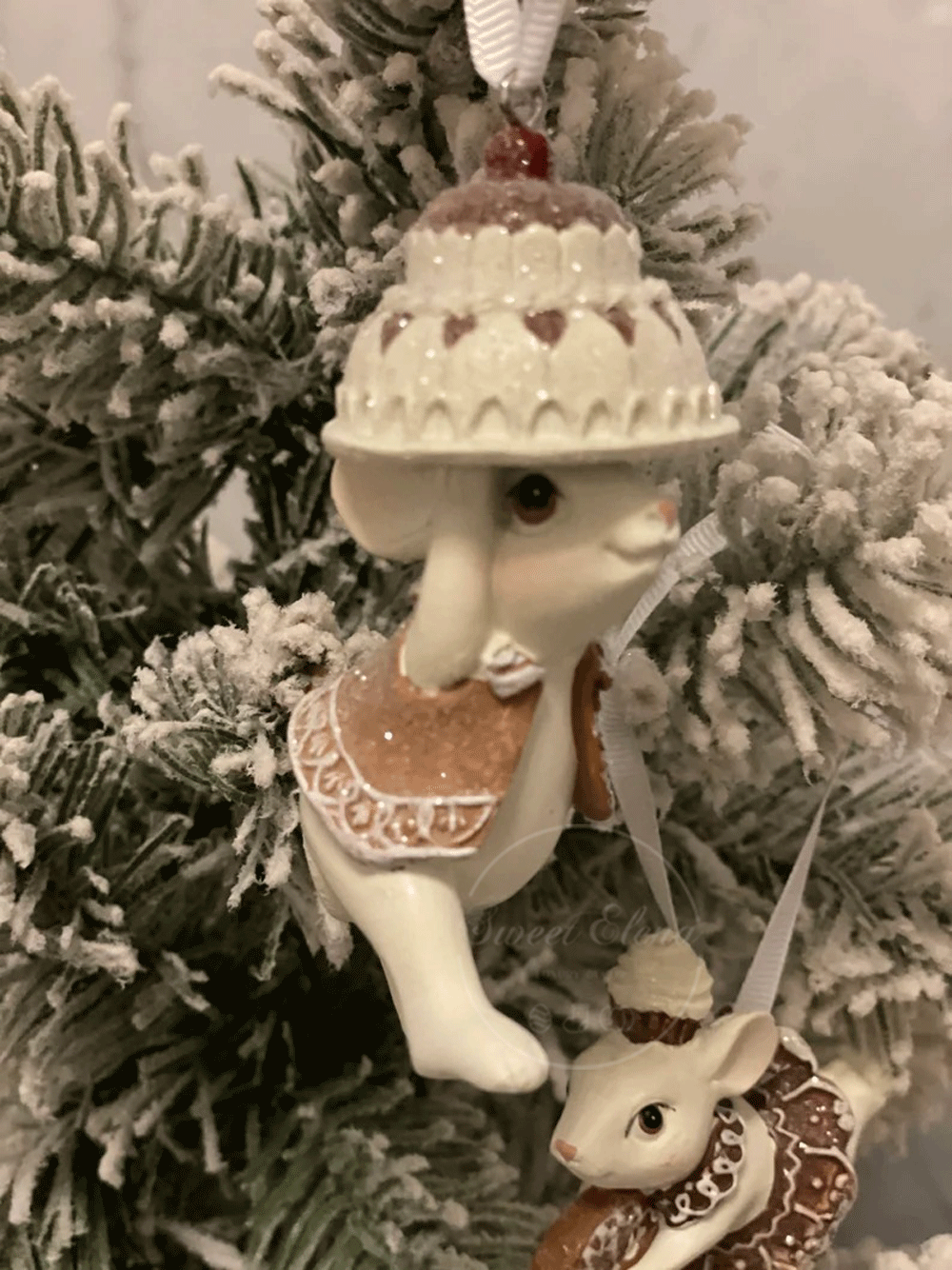 3-resin-mouse-with-gingerbread-cake-and-cookie-ornament.-Set-of-2.-3