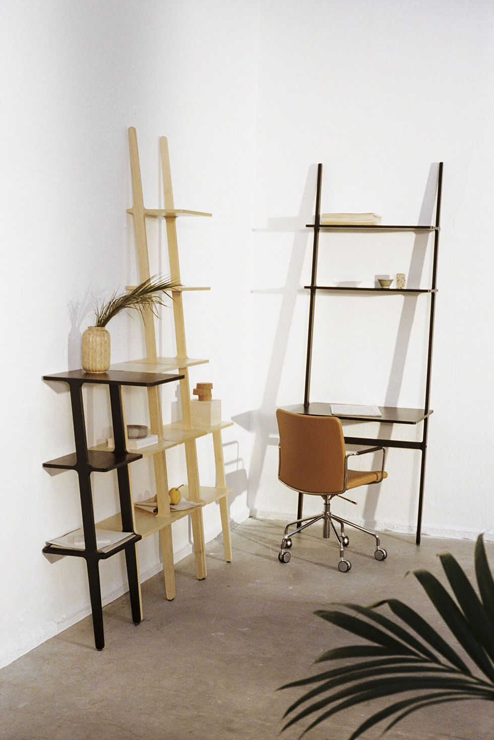 Libri Standing Table