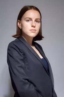 Portrait corporate d'une Responsable administrative et financière.