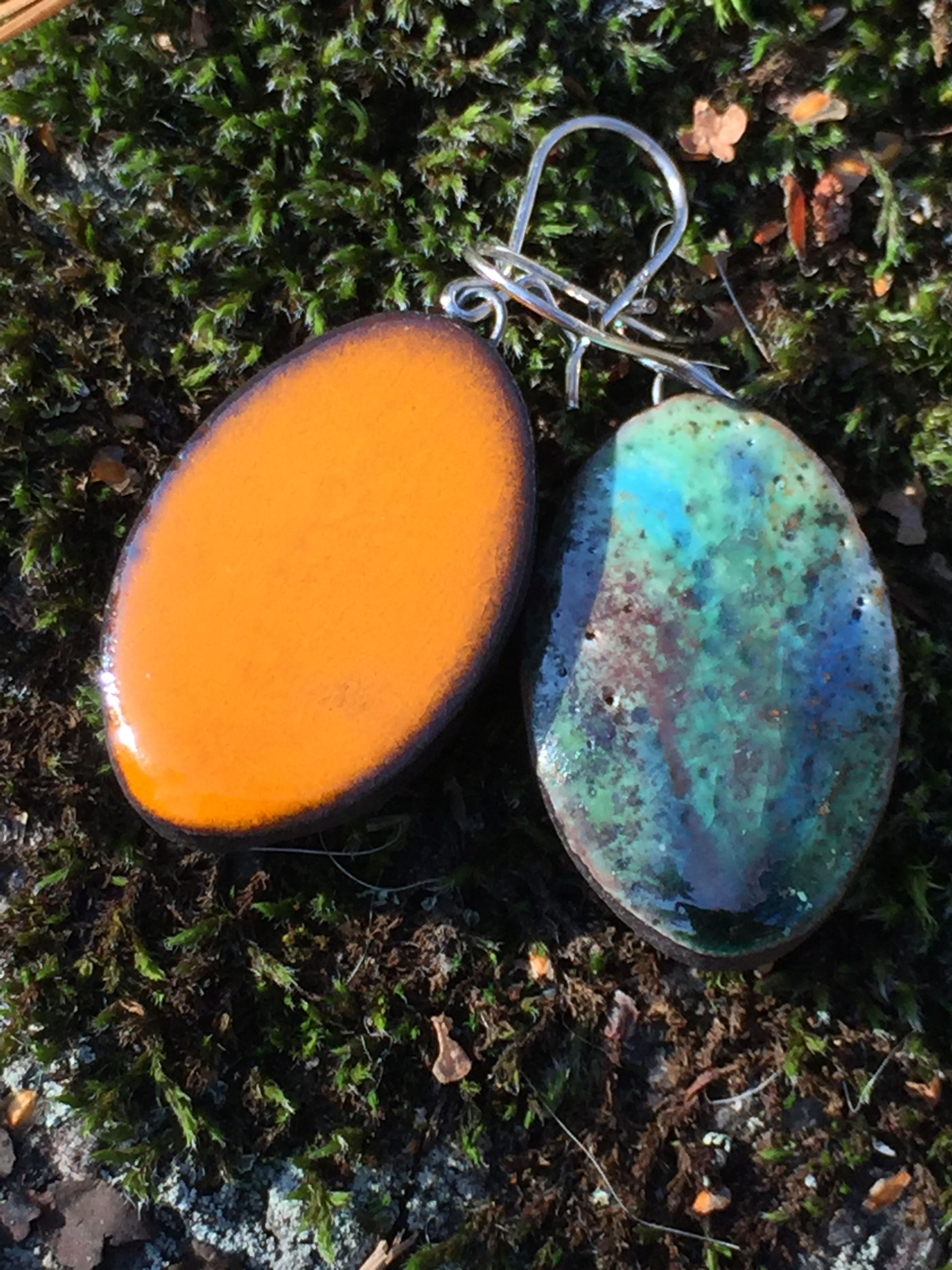 Oval ear, orange / blue coral