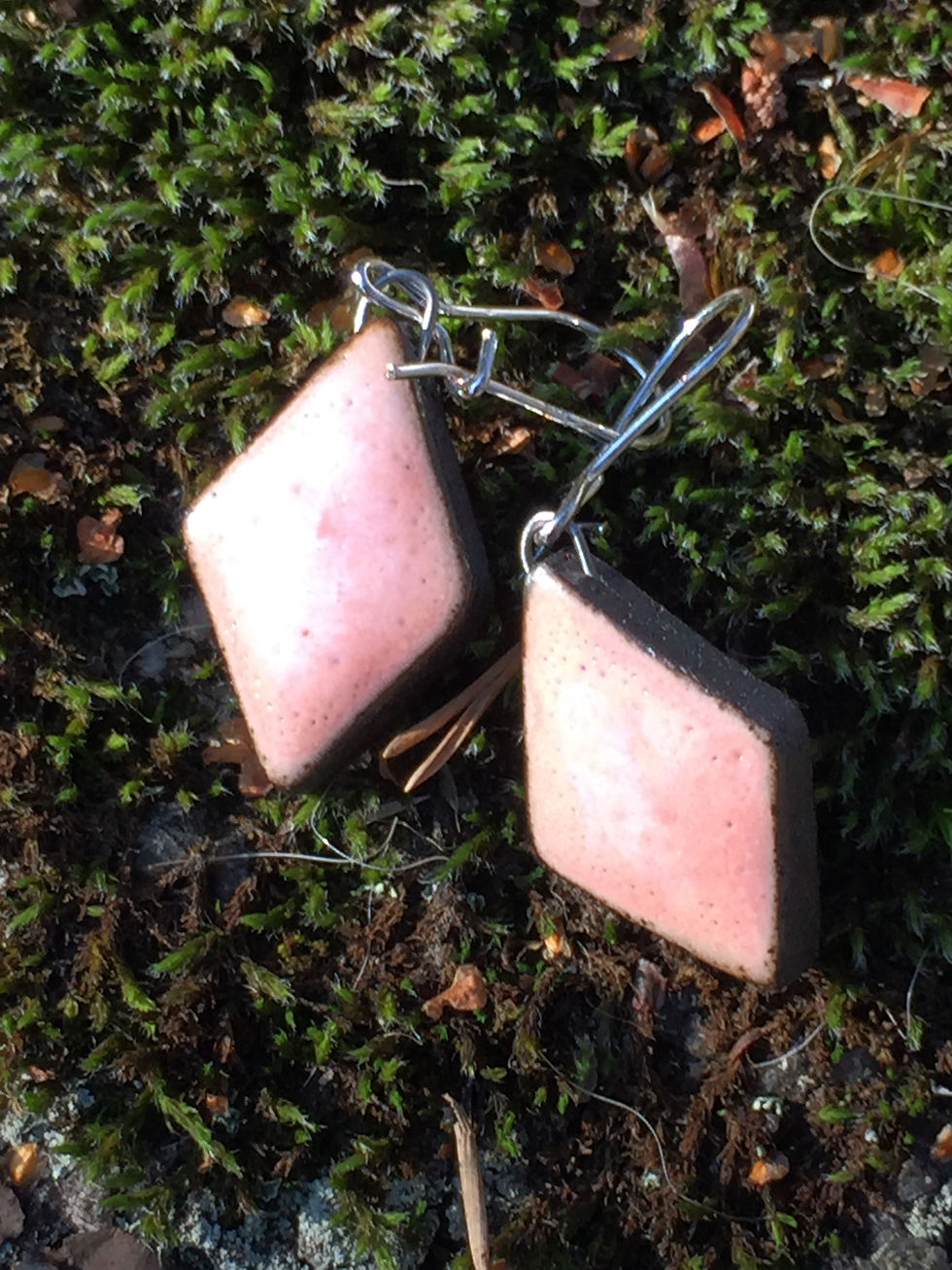 Miniature : Boucle d'oreille Salmiakki, bordeaux / rose
