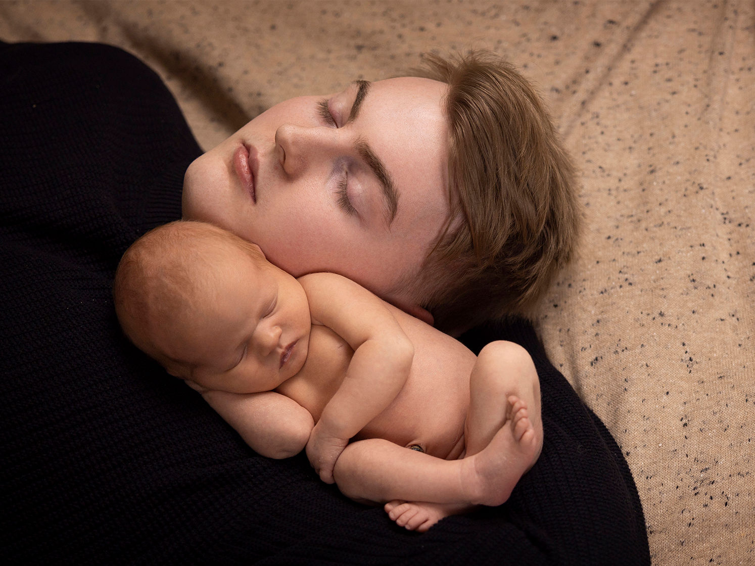Nyfødt foto, Familie, far, pappa, baby, studiofototo, Trondheim, jordfarger