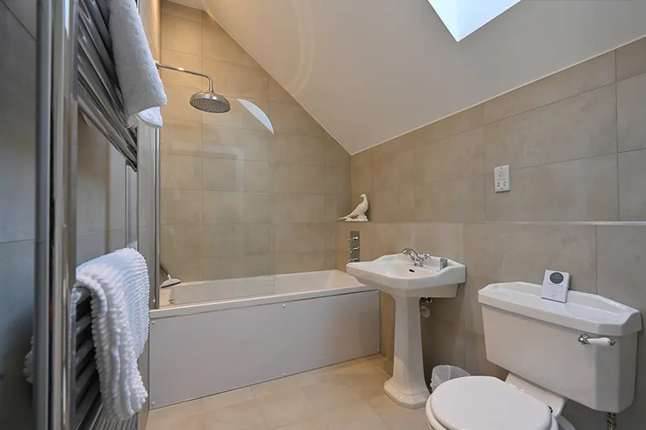 Kennels Cottage bathroom