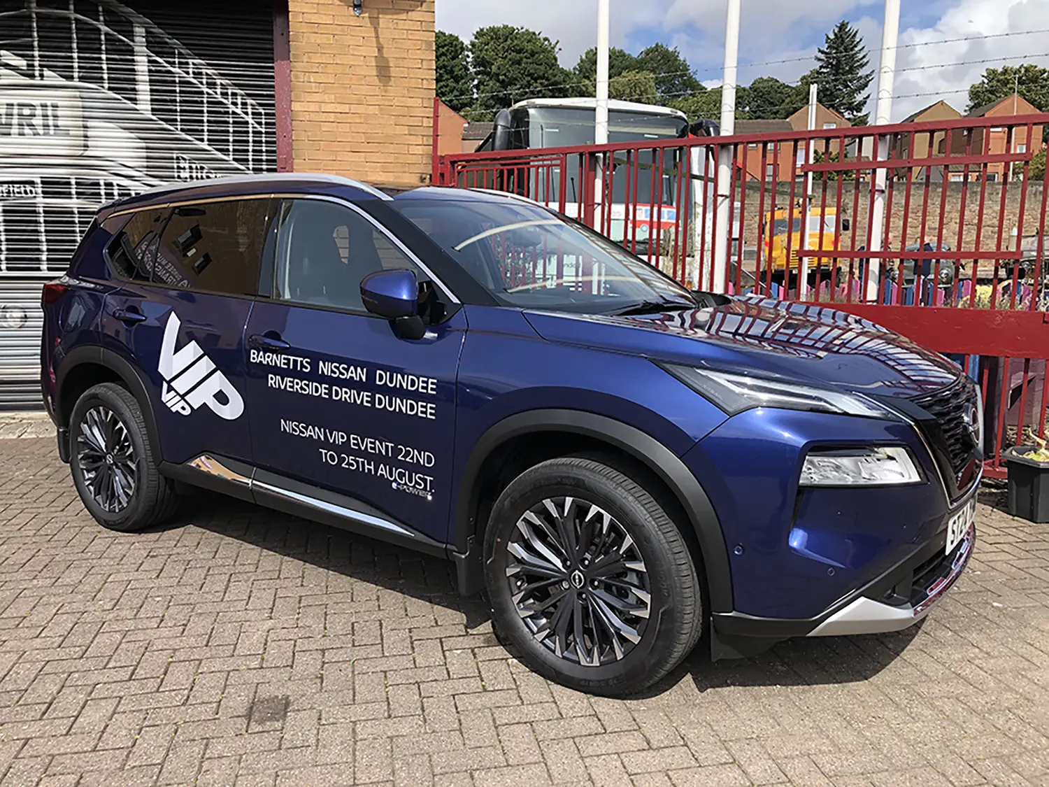 Barnetts Nissen sponsor car