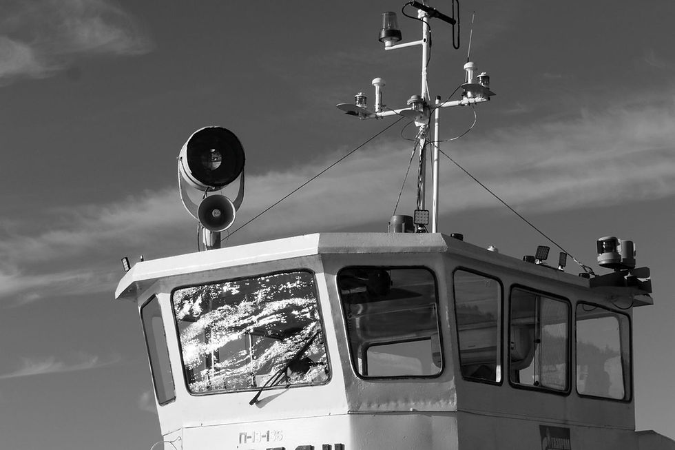 Capitaine à bord d'un navire professionnel, lien entre le bord et la Personne Désignée à Terre
